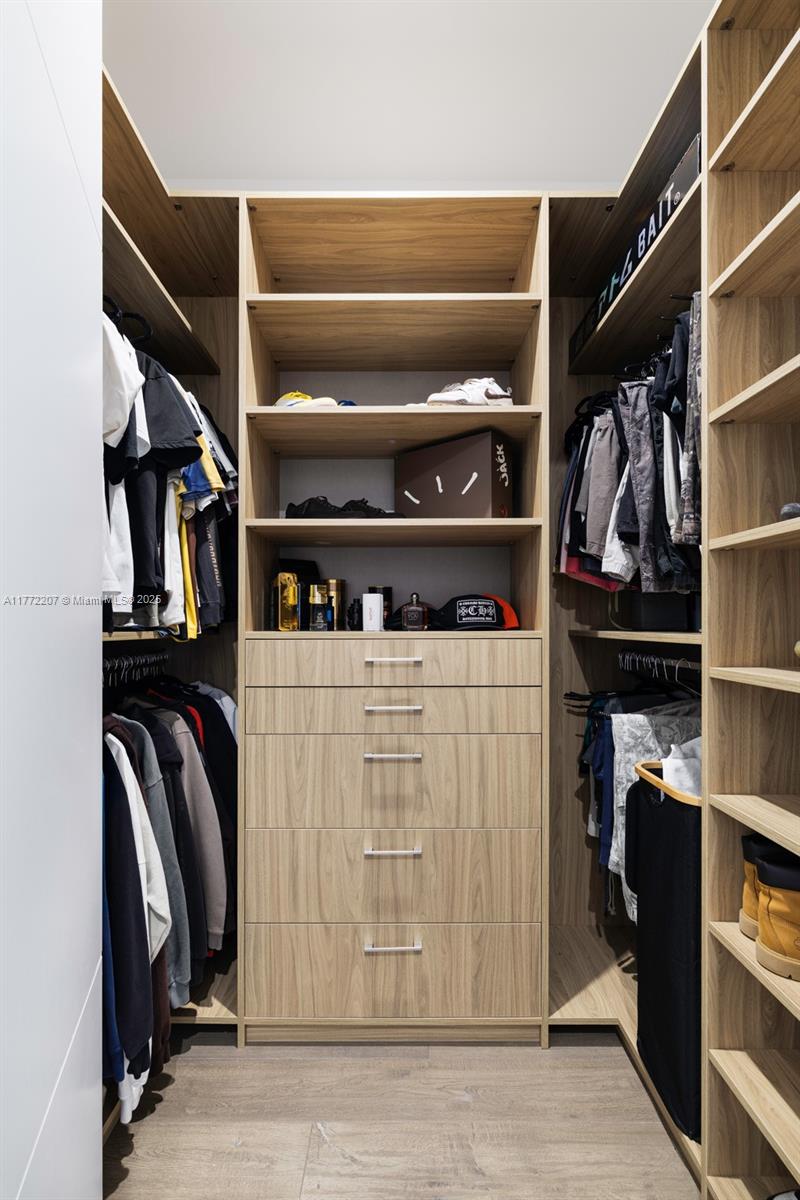 WESTON ESTATES - Residential