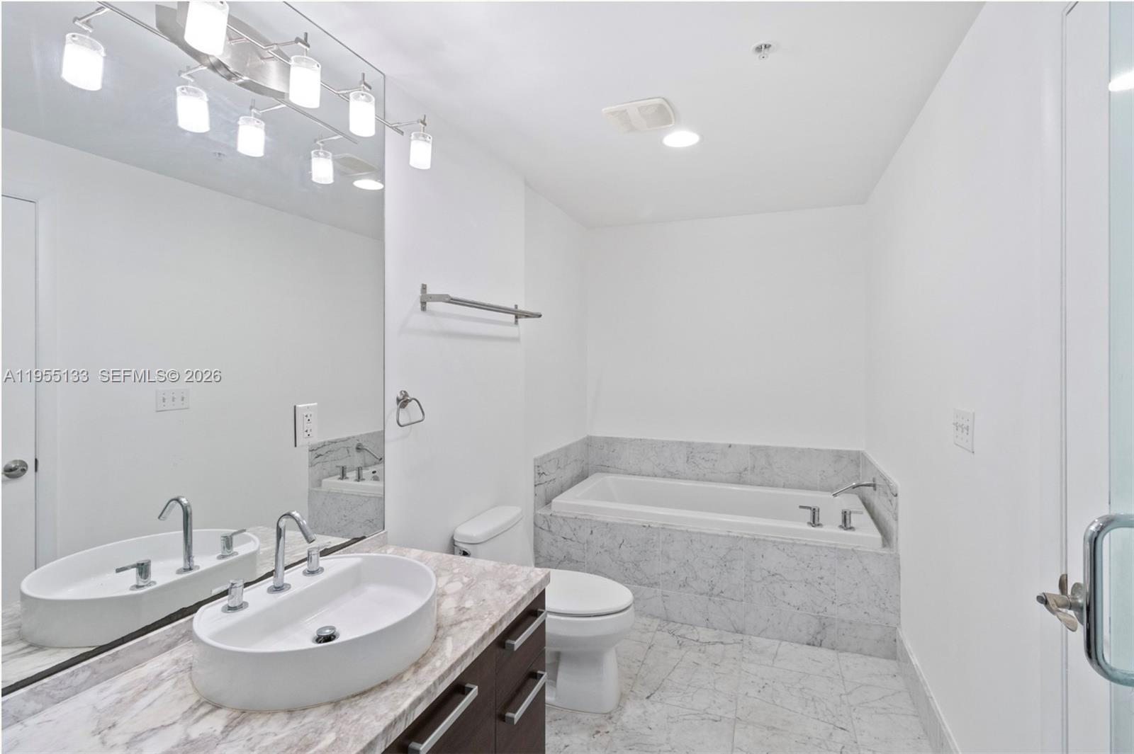 VIZCAYNE NORTH CONDO - Residential