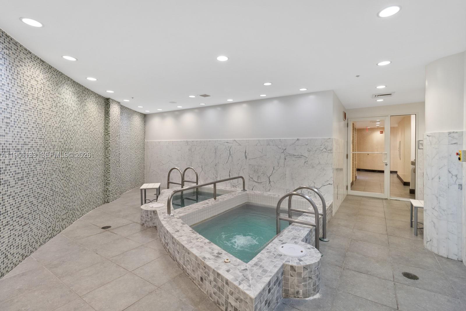 VIZCAYNE NORTH CONDO - Residential