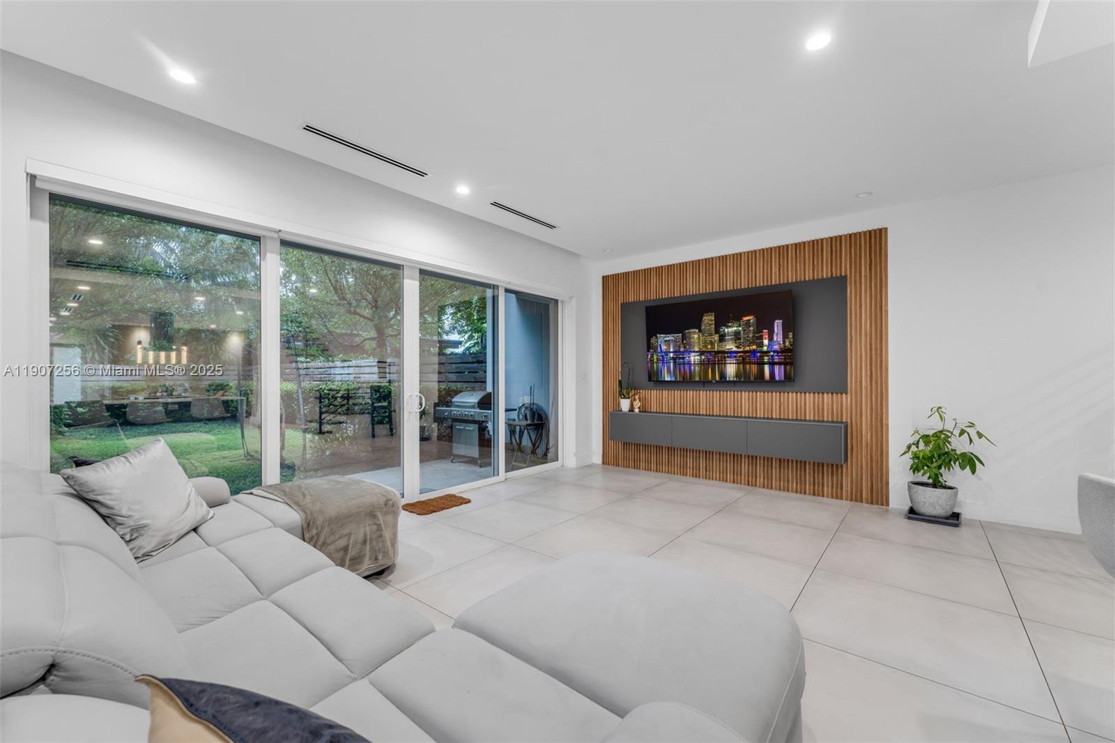 LYNDALE 2ND ADDN - Residential Lease