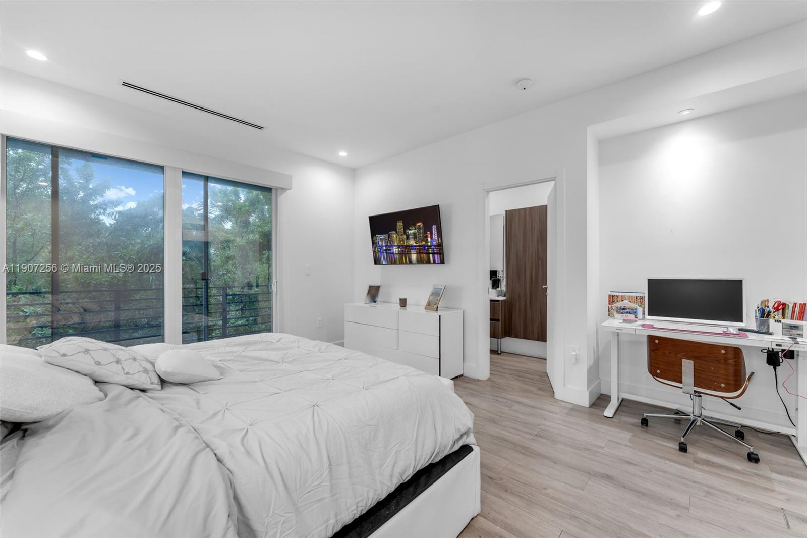 LYNDALE 2ND ADDN - Residential Lease