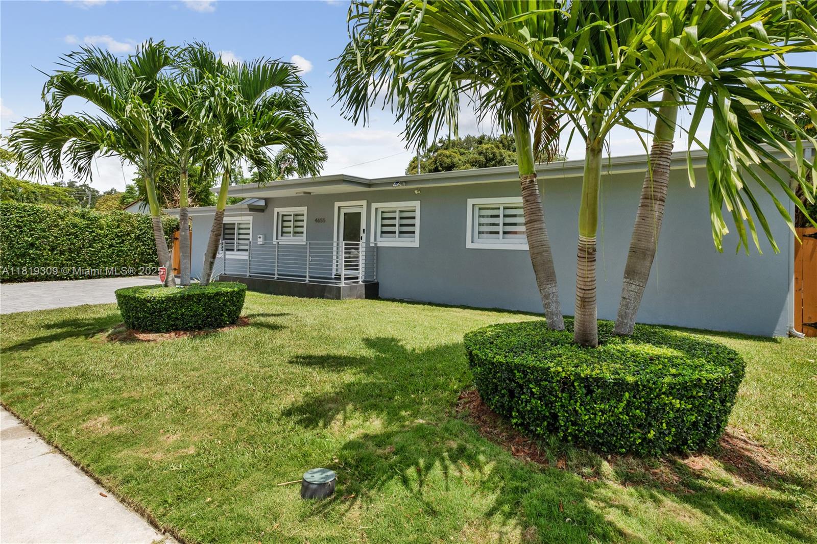 4655 Sw 14th St, Miami, Broward County, Florida - 4 Bedrooms  
3 Bathrooms - 