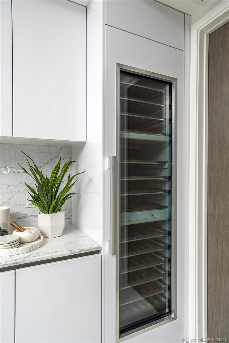 PRIVE CONDO - Residential