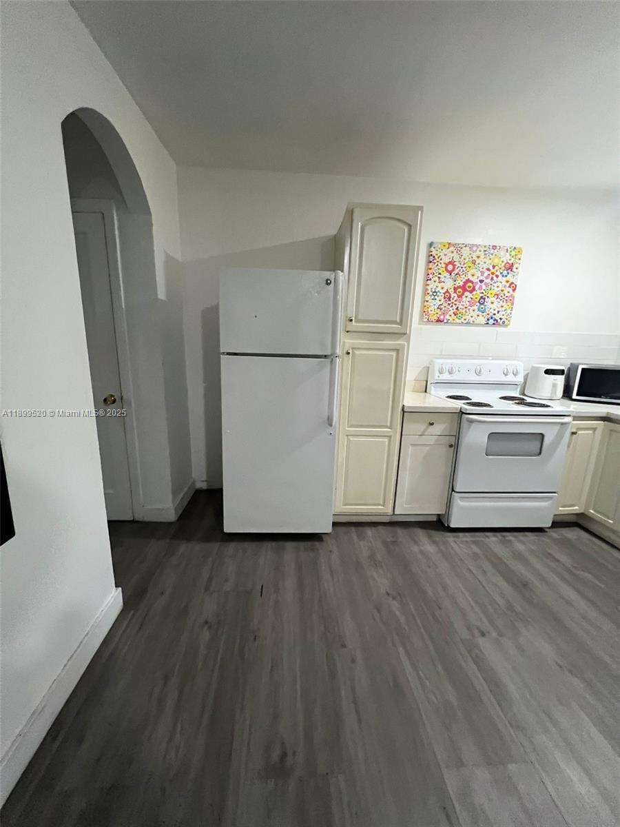 LAWRENCE ESTATES LAND COS - Residential Lease