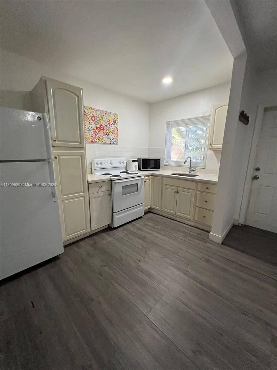 LAWRENCE ESTATES LAND COS - Residential Lease