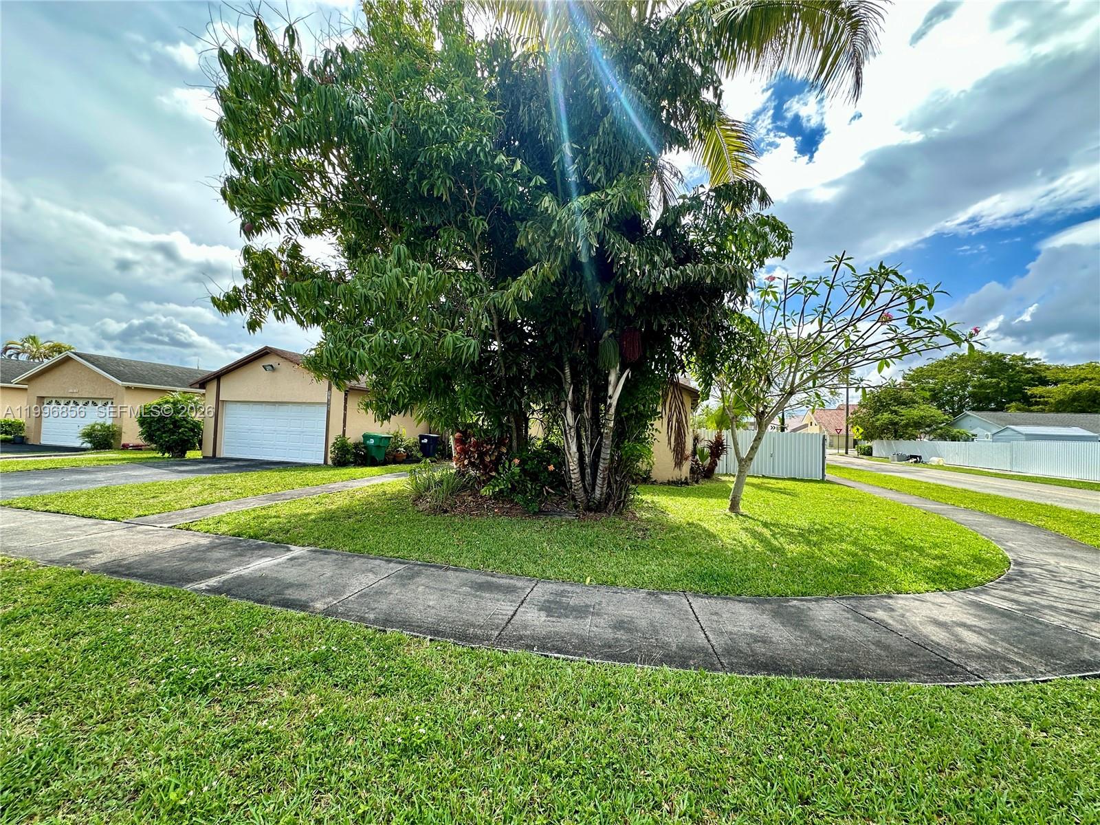 SHORES CALUSA - Residential