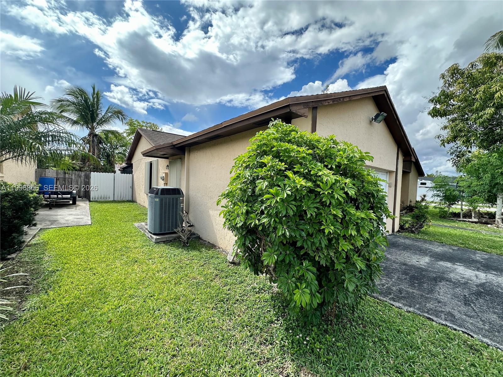 SHORES CALUSA - Residential