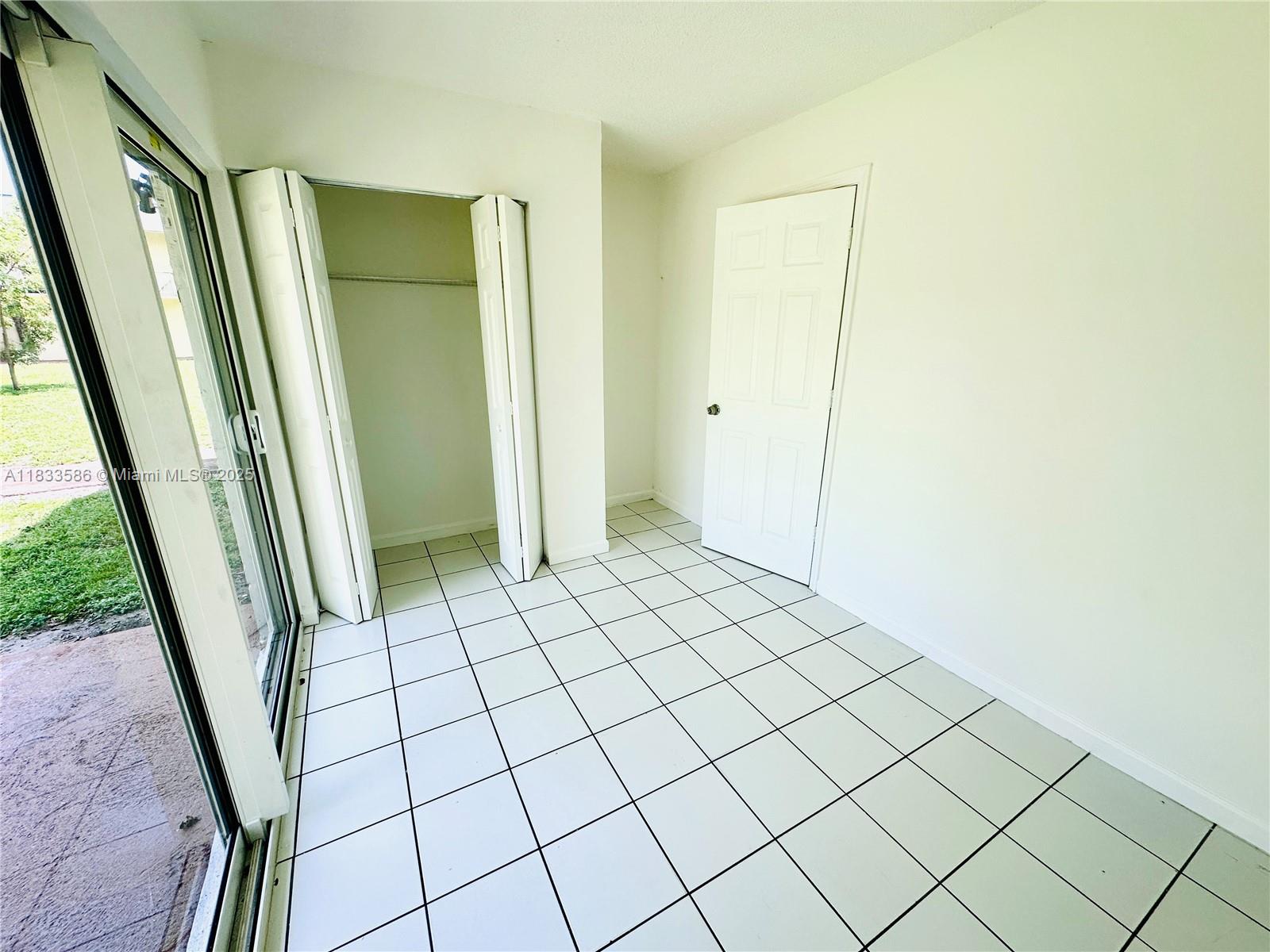 NEW WORLD CONDO APTS IV - Residential