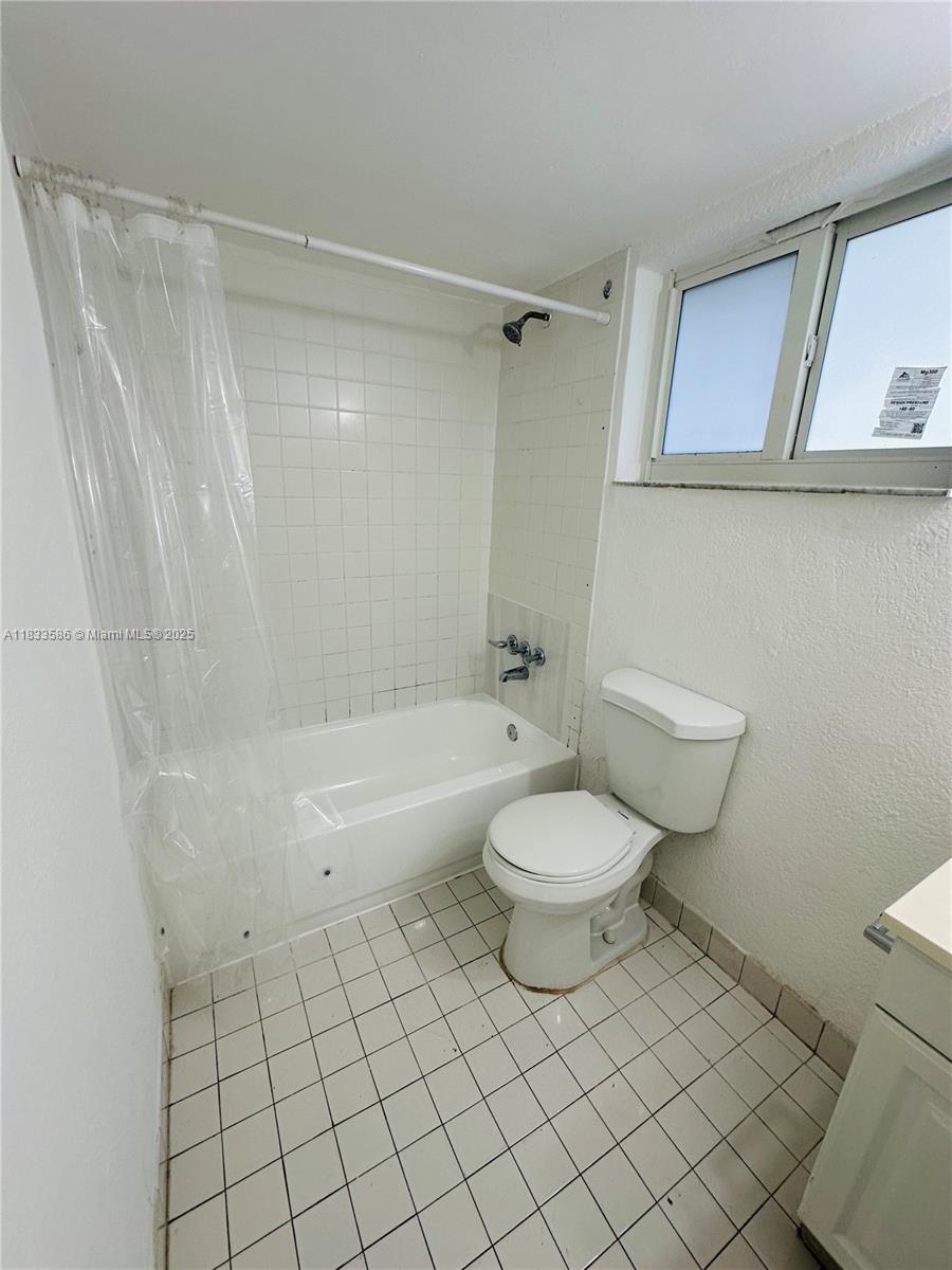 NEW WORLD CONDO APTS IV - Residential