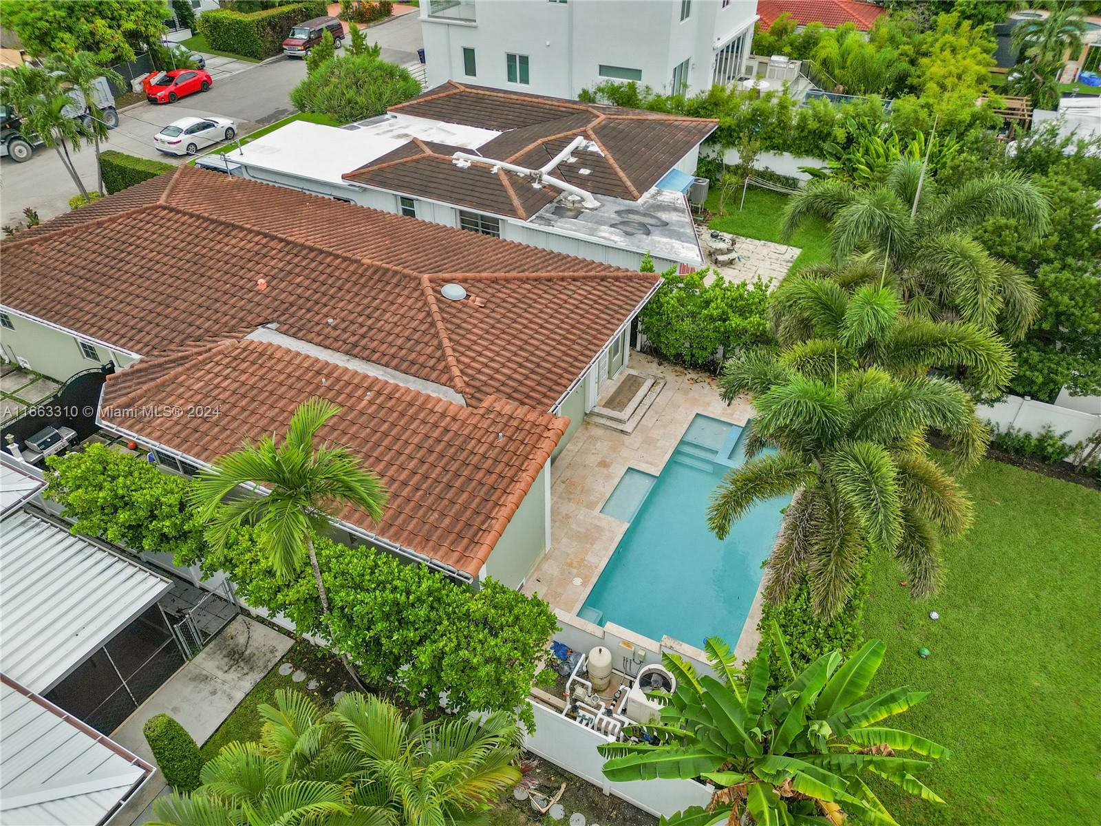 9432 Carlyle Ave