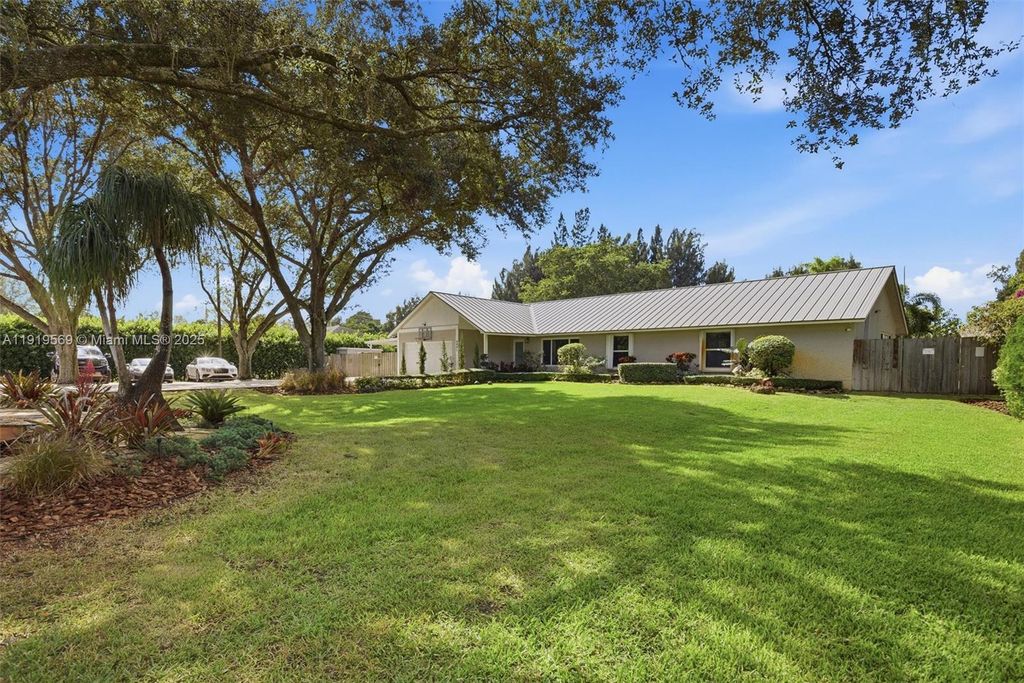 Photo of 5601 SW 195th Ter, Southwest Ranches, FL 33332 (MLS # A11919569)