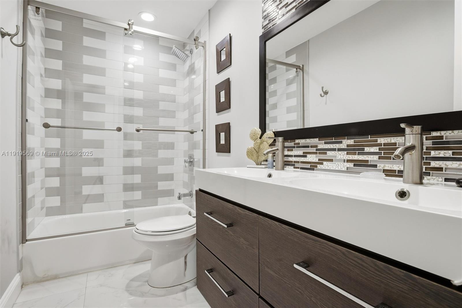 GREEN GLADES SOUTH - Residential