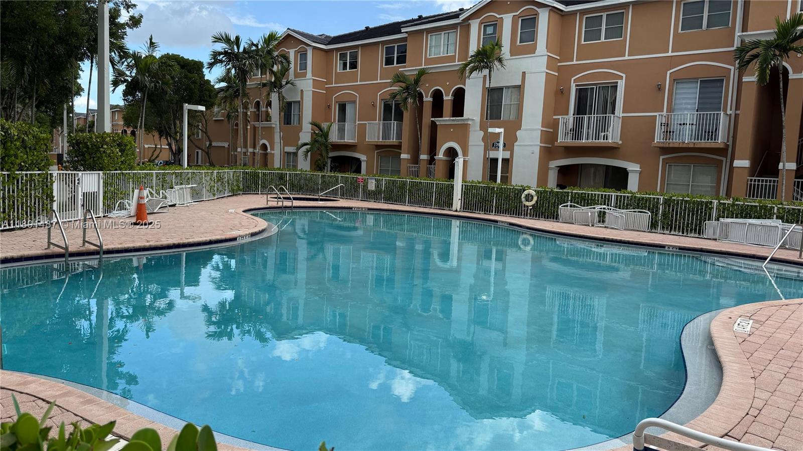 SHOMA HOMES AT COUNTRY CL - Residential Lease