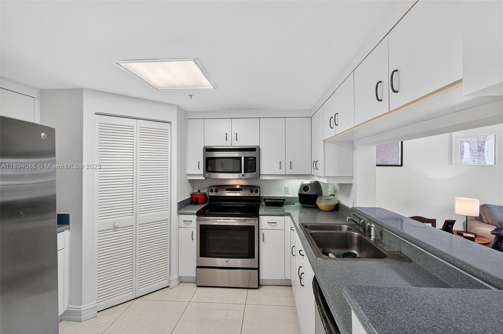 COURVOISIER COURTS CONDO - Residential Lease