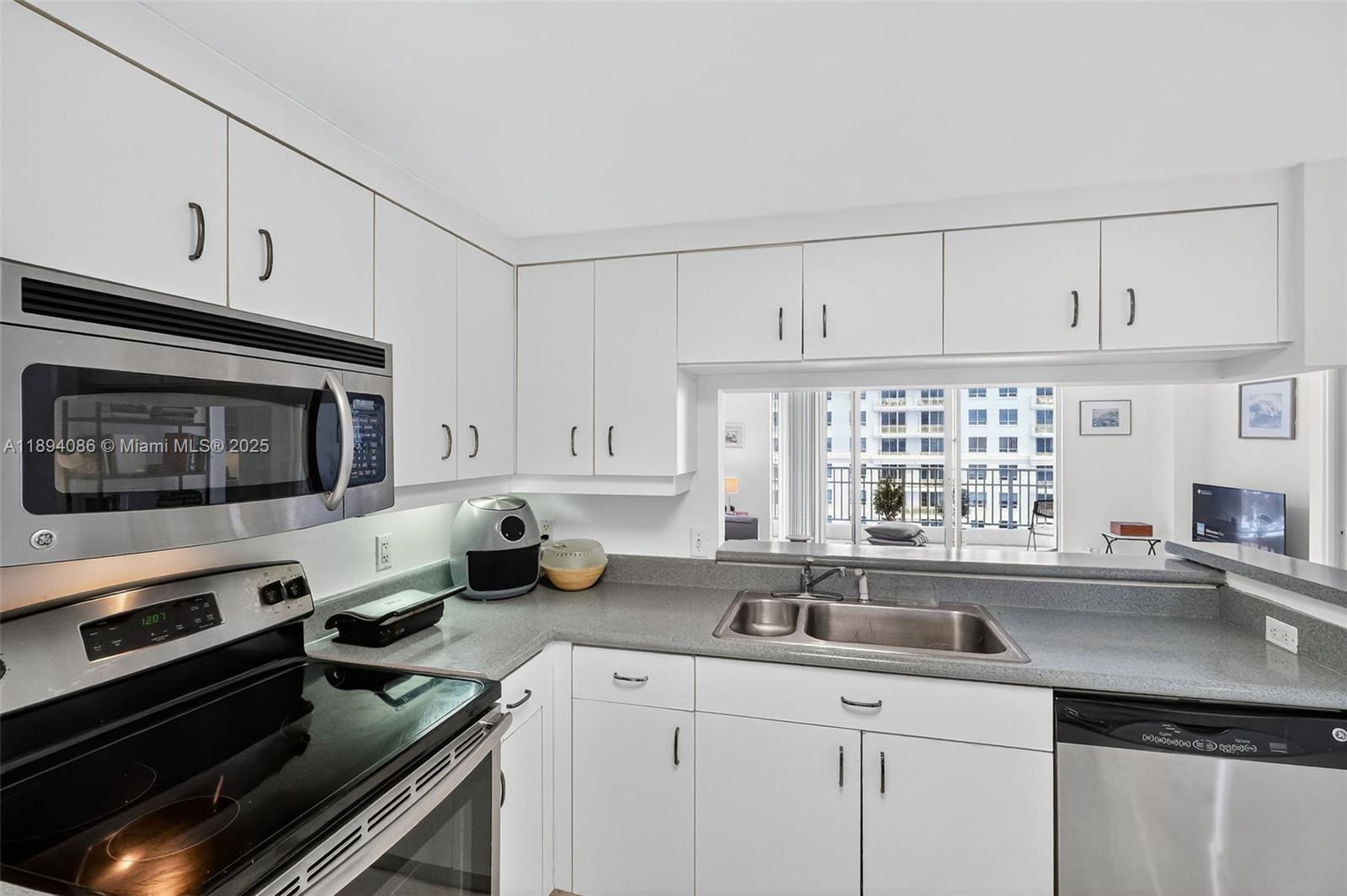 COURVOISIER COURTS CONDO - Residential Lease