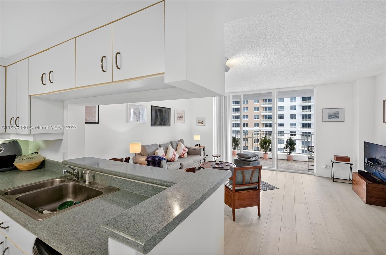 COURVOISIER COURTS CONDO - Residential Lease