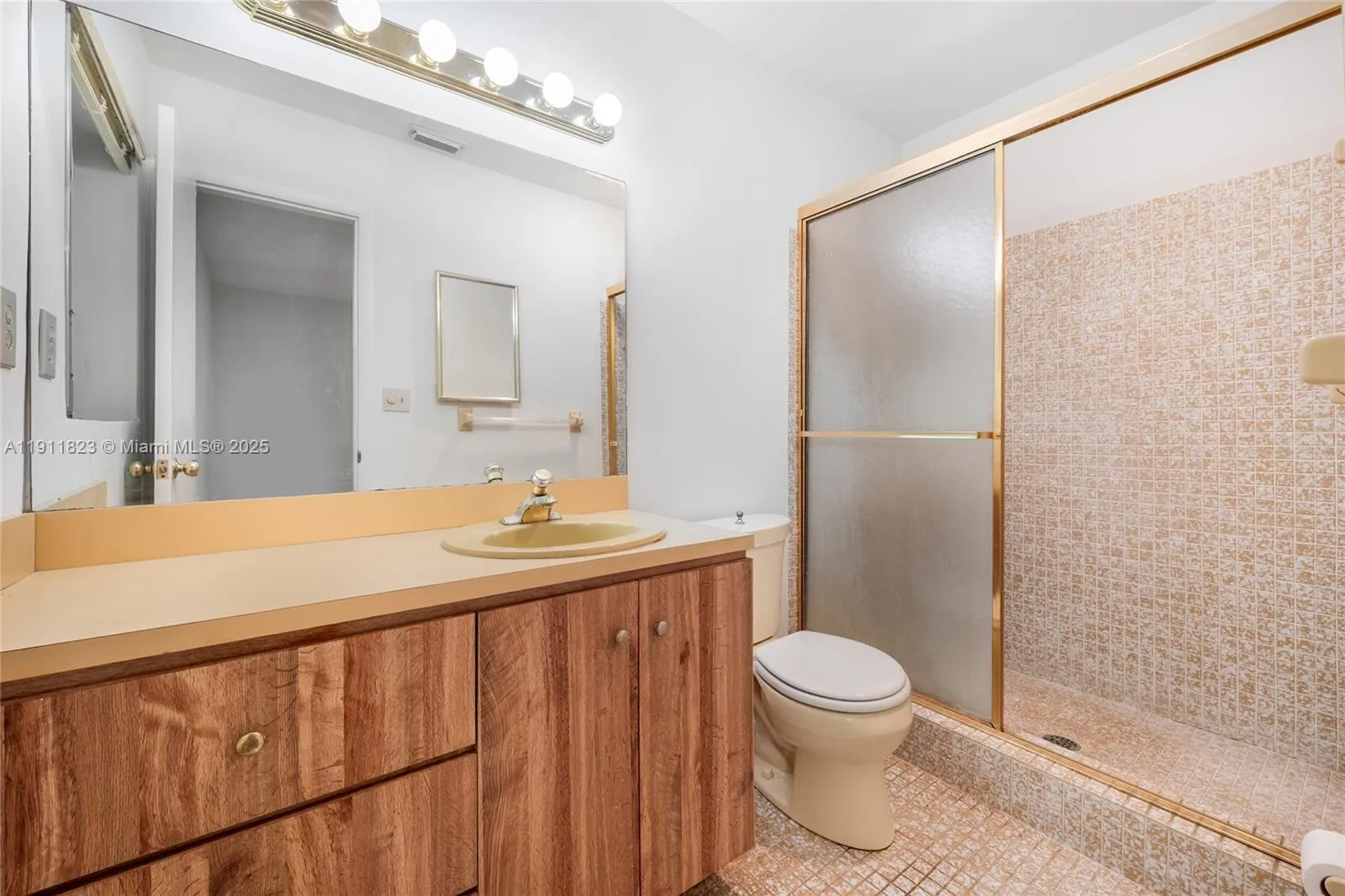 Miami, Florida 33157, United States, 3 Bedrooms Bedrooms, ,2 BathroomsBathrooms,Residential,Active,242916