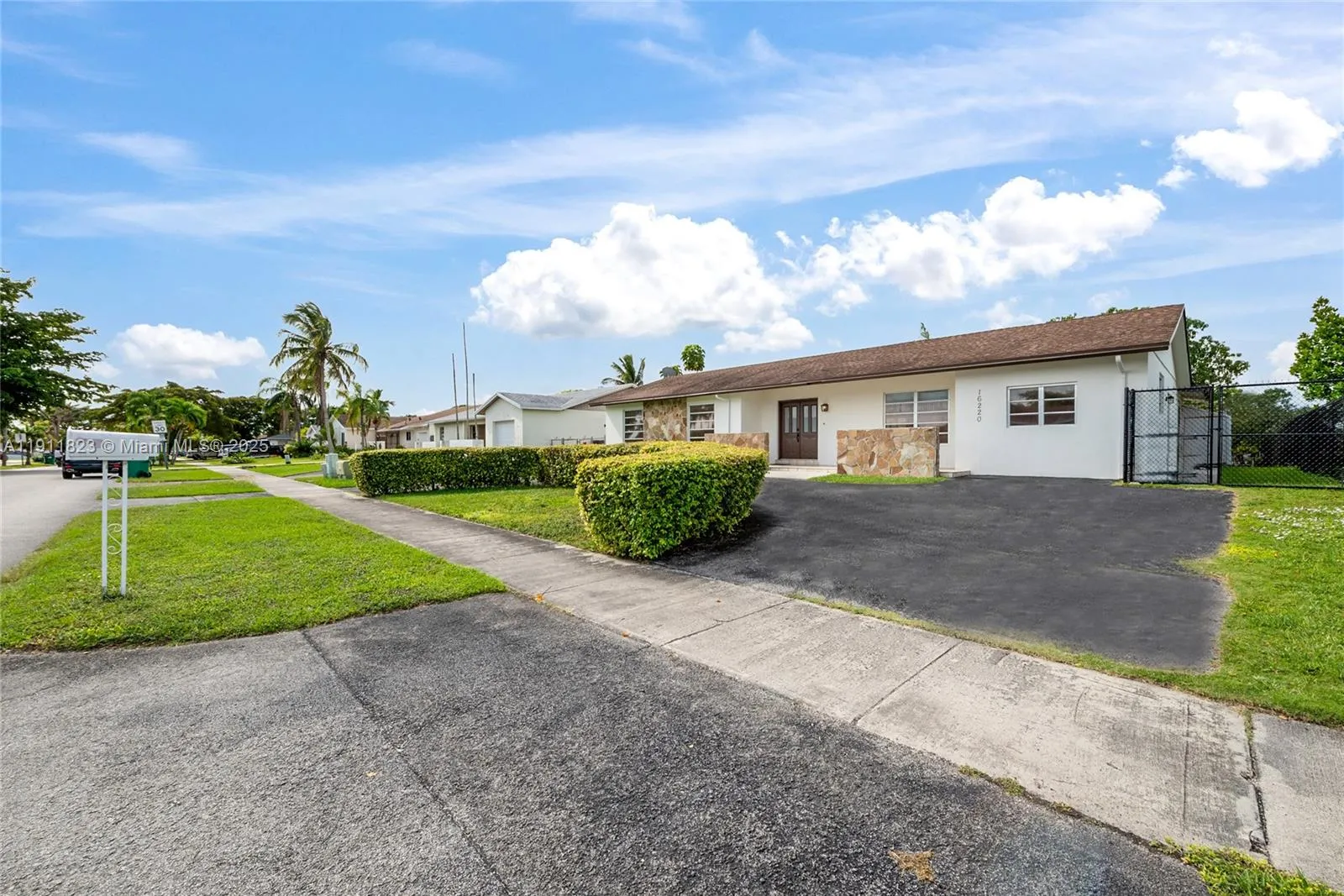 Miami, Florida 33157, United States, 3 Bedrooms Bedrooms, ,2 BathroomsBathrooms,Residential,Active,242916