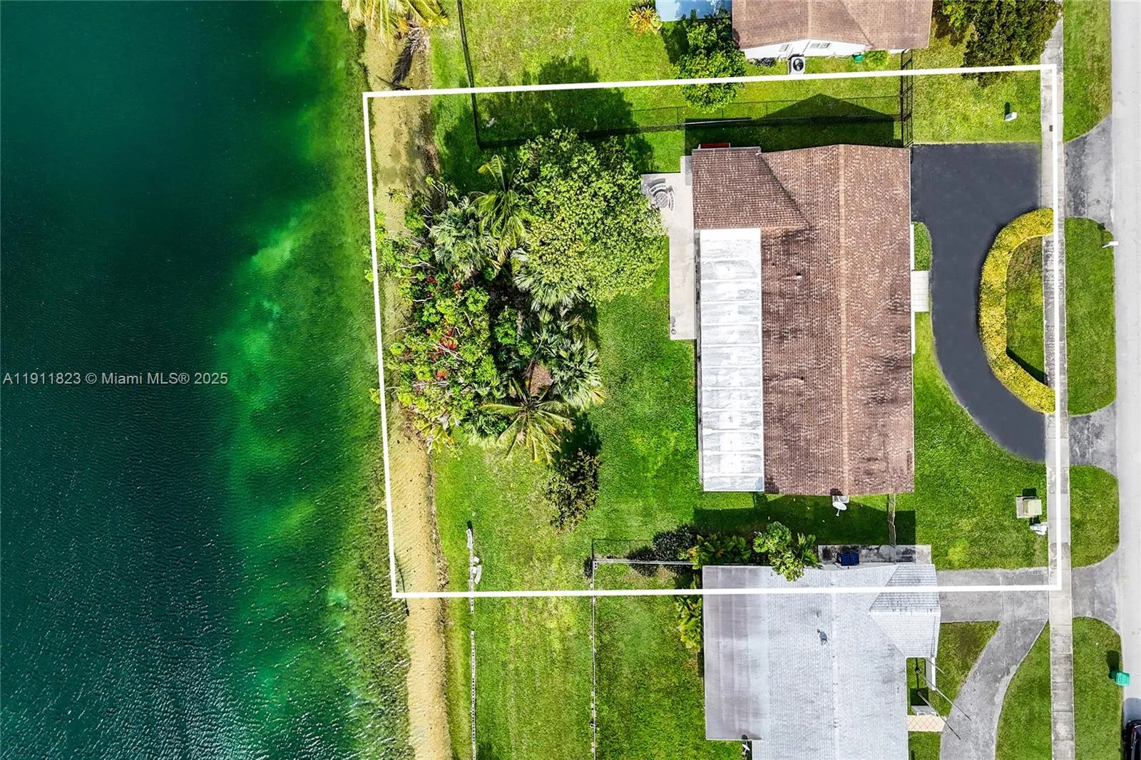 Miami, Florida 33157, United States, 3 Bedrooms Bedrooms, ,2 BathroomsBathrooms,Residential,Active,242916