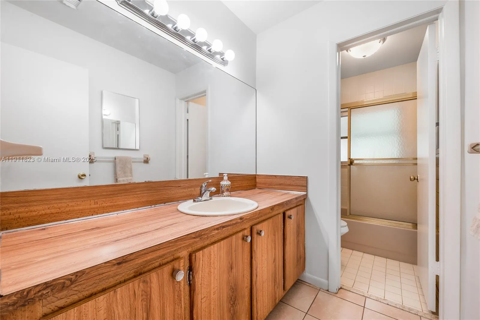 Miami, Florida 33157, United States, 3 Bedrooms Bedrooms, ,2 BathroomsBathrooms,Residential,Active,242916