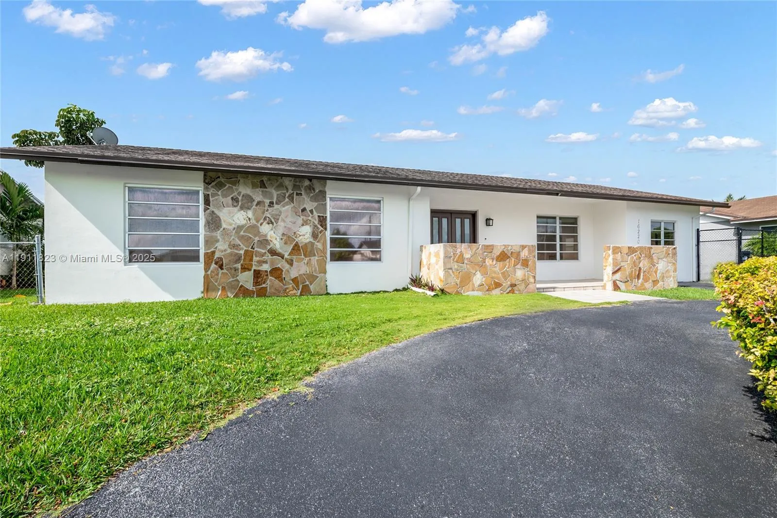 Miami, Florida 33157, United States, 3 Bedrooms Bedrooms, ,2 BathroomsBathrooms,Residential,Active,242916