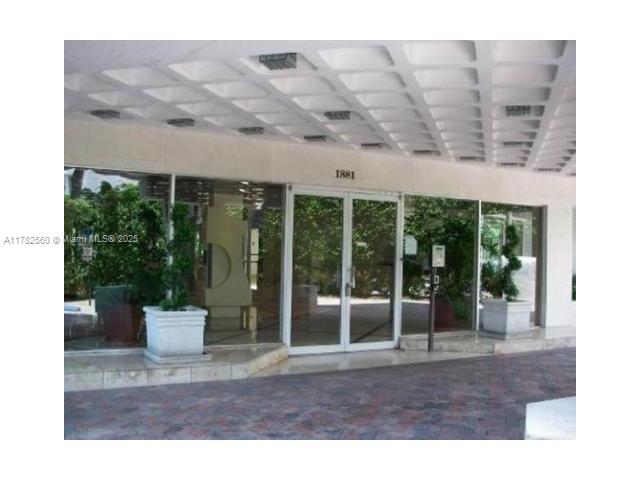 Octagon Towers 01 - Residential Lease