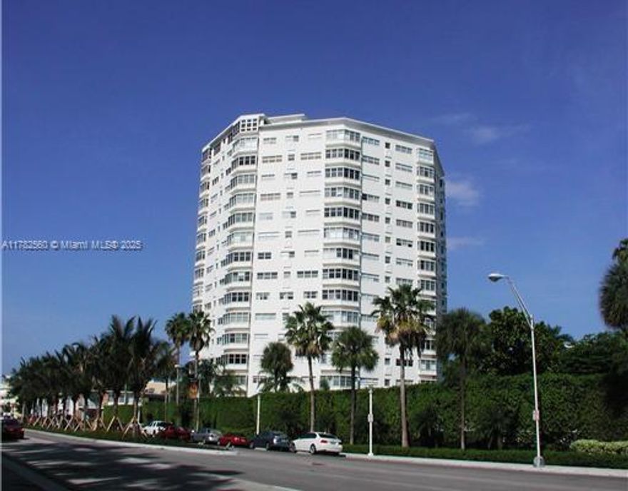 Spacious split plan, 2/2, in the heart of beautiful Miami Beach. Fully tiled throughout. Kitchen was fully renovated and includes beautifully designed granite counter-tops. All new stainless steel energy efficient appliances. Both bathrooms were fully renovated, including fixtures, toilets and vanity. Hurricane impact windows. New Wooden blinds. Enjoy gym and swimming pool. valet, 24-hour security . Across the street from the Convention center and close to the beach, Lincoln mall.