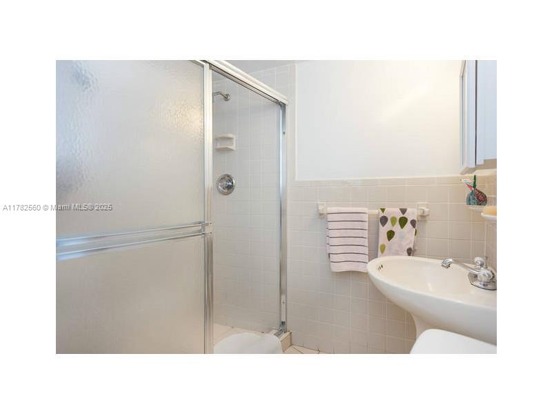 Octagon Towers 01 - Residential Lease