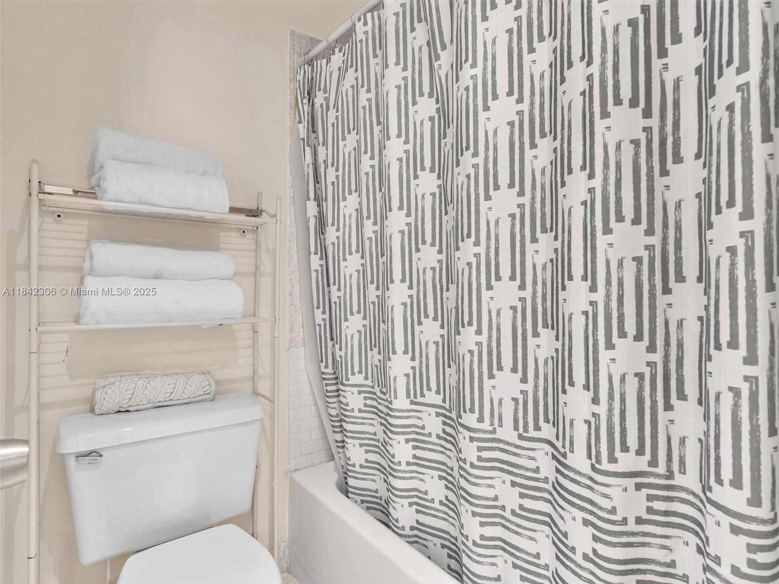 BISCAYA IV CONDO - Residential