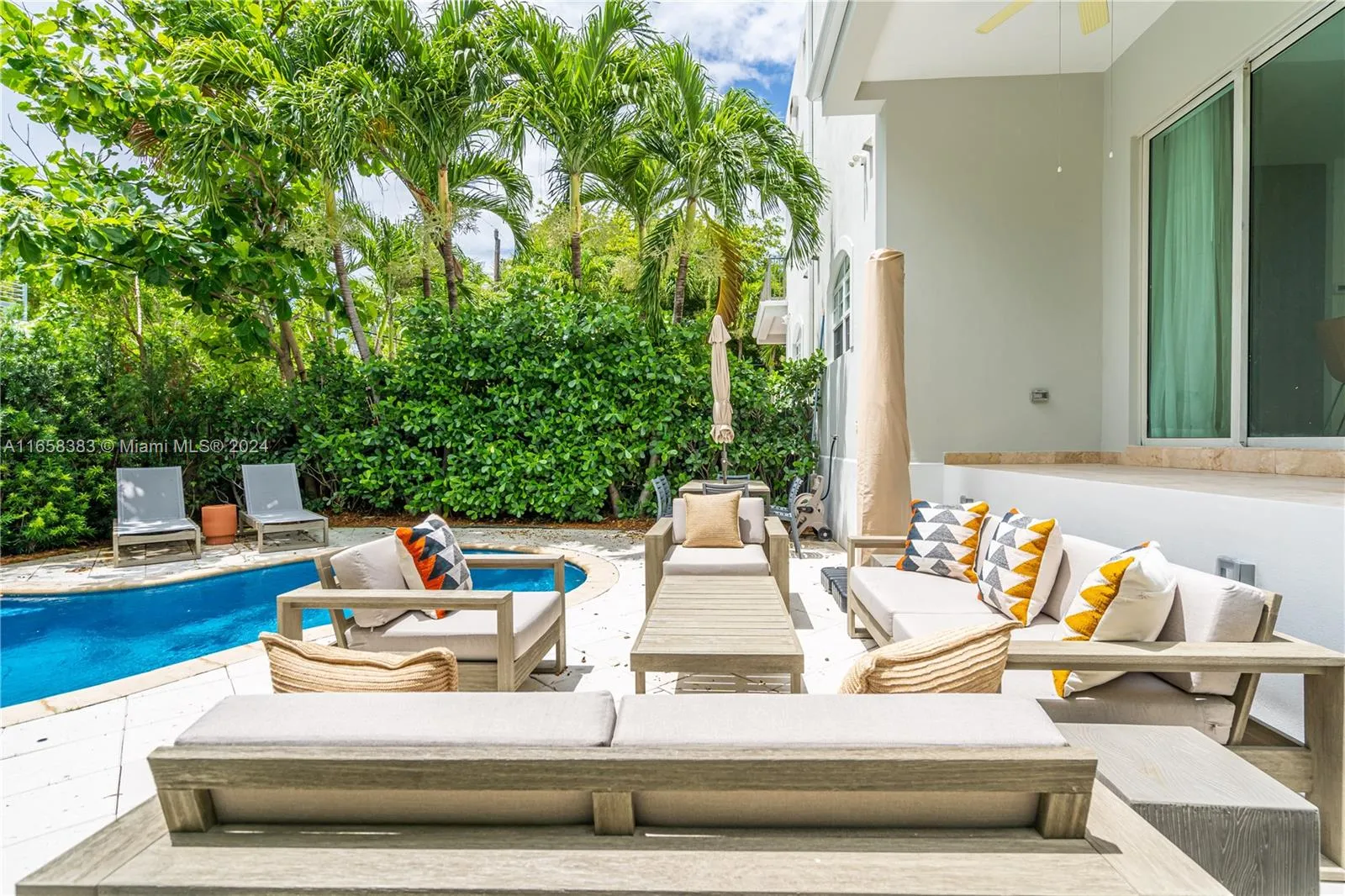 Key Biscayne, Florida 33149, United States, 3 Bedrooms Bedrooms, ,3 BathroomsBathrooms,Residential,Pending,44221