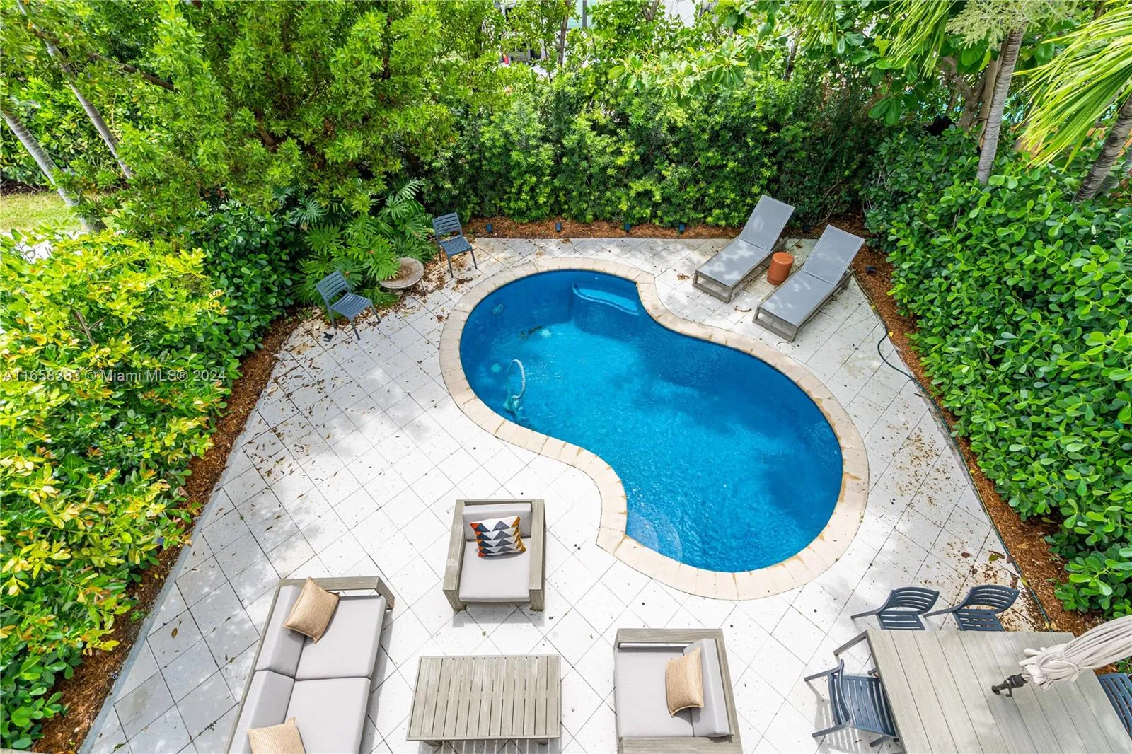 Key Biscayne, Florida 33149, United States, 3 Bedrooms Bedrooms, ,3 BathroomsBathrooms,Residential,Pending,44221