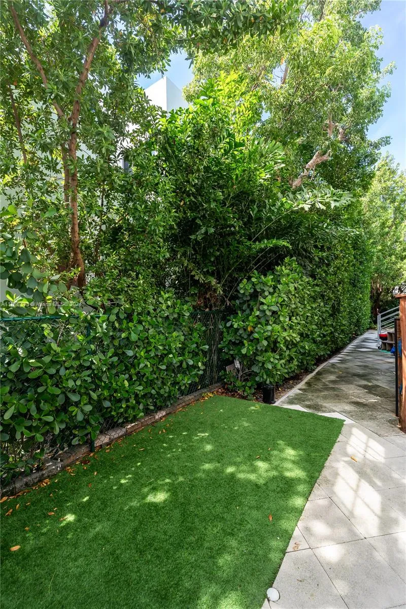 Key Biscayne, Florida 33149, United States, 3 Bedrooms Bedrooms, ,3 BathroomsBathrooms,Residential,Pending,44221