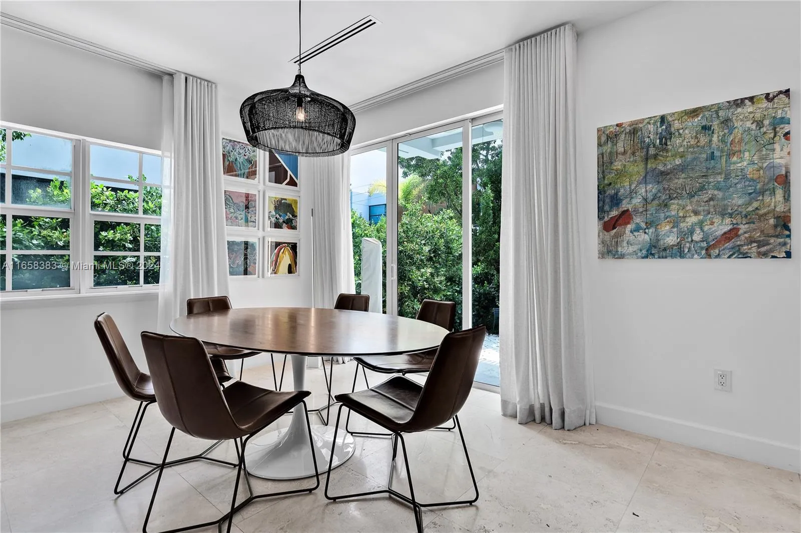 Key Biscayne, Florida 33149, United States, 3 Bedrooms Bedrooms, ,3 BathroomsBathrooms,Residential,Pending,44221