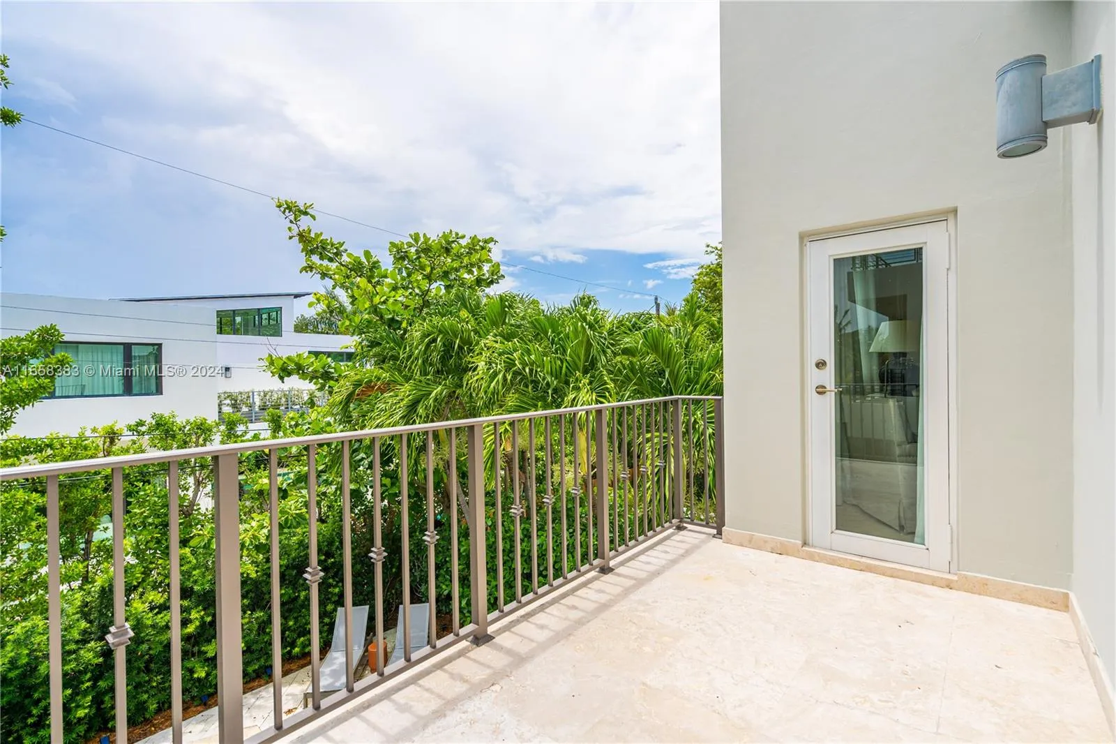Key Biscayne, Florida 33149, United States, 3 Bedrooms Bedrooms, ,3 BathroomsBathrooms,Residential,Pending,44221