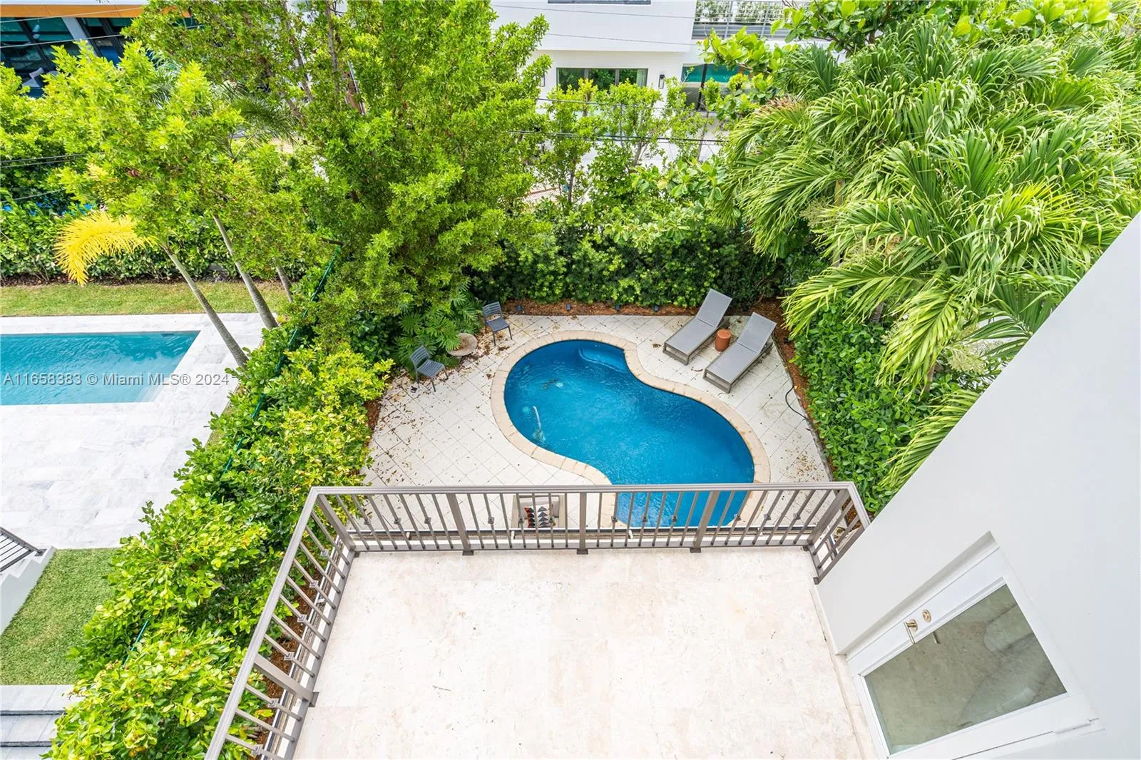 Key Biscayne, Florida 33149, United States, 3 Bedrooms Bedrooms, ,3 BathroomsBathrooms,Residential,Pending,44221