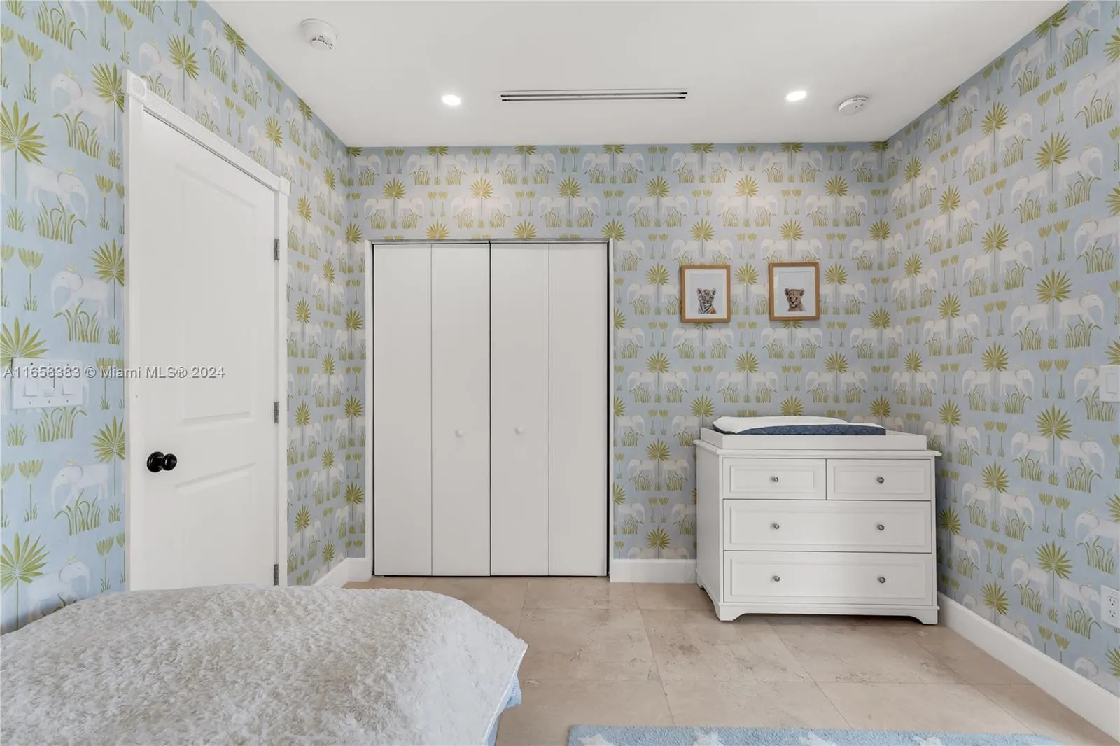 Key Biscayne, Florida 33149, United States, 3 Bedrooms Bedrooms, ,3 BathroomsBathrooms,Residential,Pending,44221