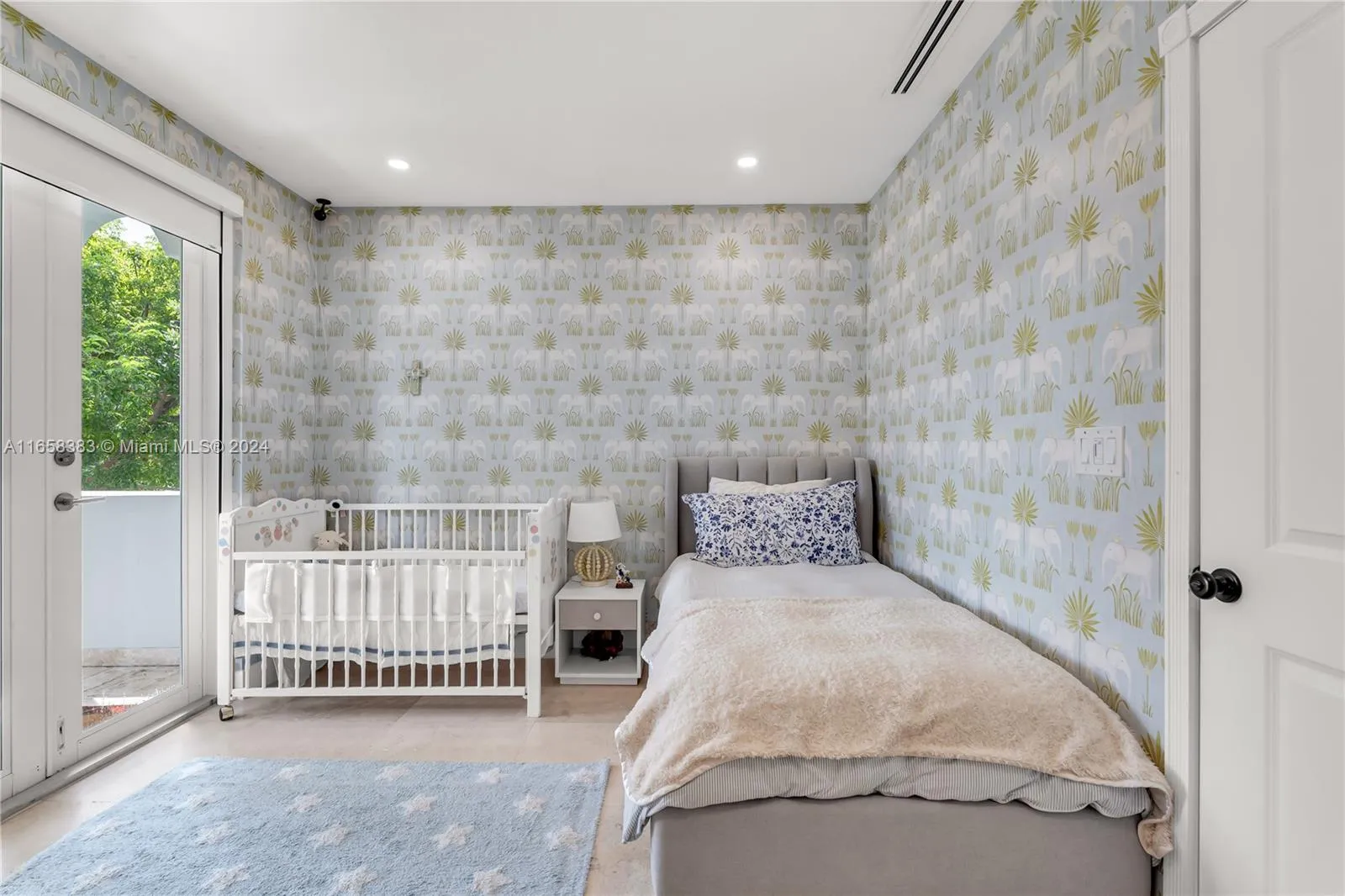 Key Biscayne, Florida 33149, United States, 3 Bedrooms Bedrooms, ,3 BathroomsBathrooms,Residential,Pending,44221