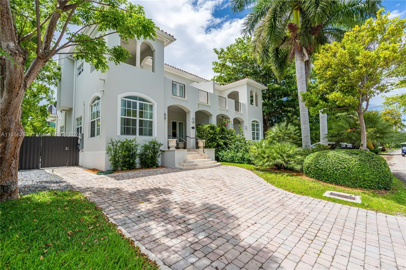 Key Biscayne, Florida 33149, United States, 3 Bedrooms Bedrooms, ,3 BathroomsBathrooms,Residential,Pending,44221