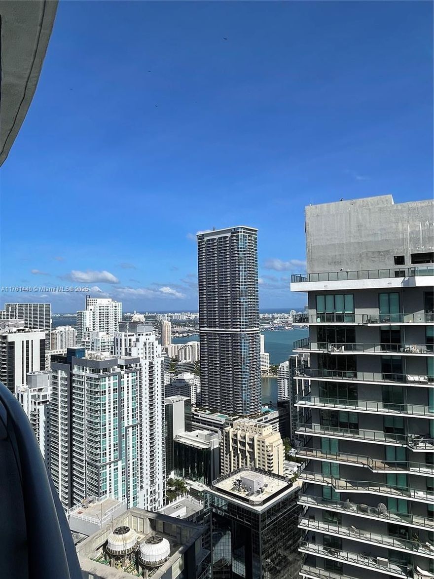 Amazing loft in the PH level with access to the Sundeck (semiprivate rooftop of the building with a jacuzzi). There is also a second balcony in the upstairs bedroom. It's a furnished apartment, current tenant has been on the unit since 2021, paying $3,100 monthly, 60 days of Kick Out Clause. For showings please show proof of funds or preapproval letter.