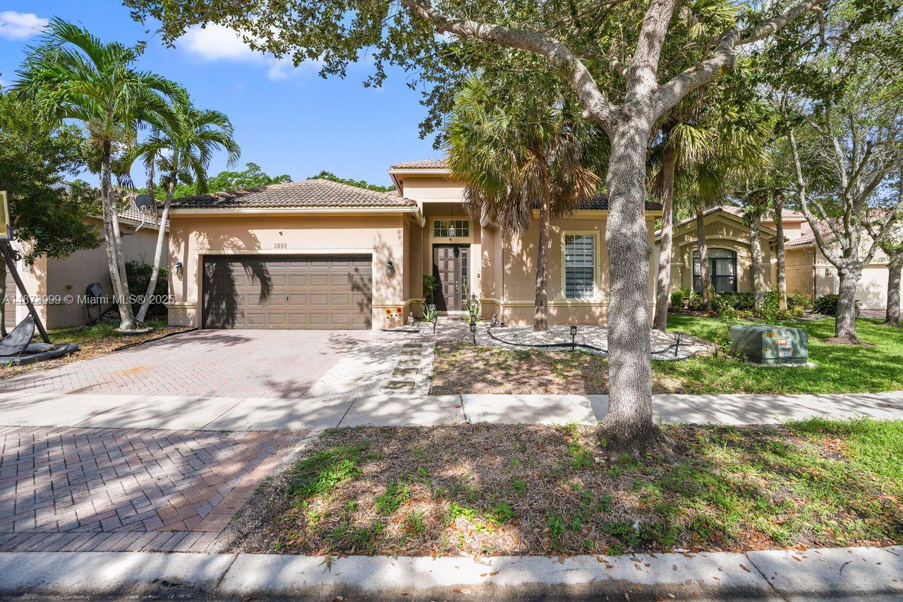 Welcome to this beautiful 4-bedroom, 3-bath home located in the highly sought-after Isles of Weston community. This property offers a bright and open layout, perfect for comfortable family living. The large backyard provides plenty of space for outdoor activities and has room to build your dream pool.
Living in Isles of Weston means enjoying one of the most exclusive communities in the area, with resort-style amenities and 24-hour security. Families will also appreciate that the home is zoned for Weston’s top-rated A+ schools, making it an ideal choice for those seeking both luxury and the best education for their children.