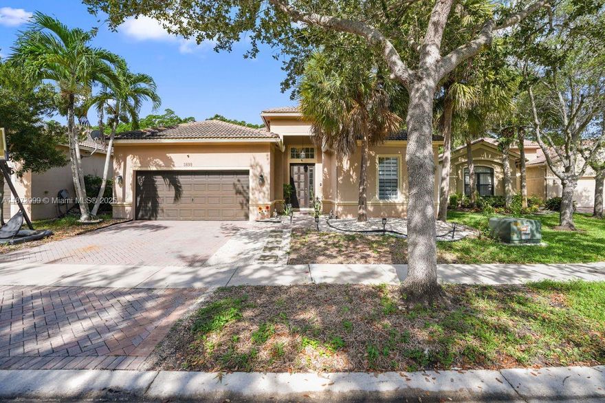 Welcome to this beautiful 4-bedroom, 3-bath home located in the highly sought-after Isles of Weston community. This property offers a bright and open layout, perfect for comfortable family living. The large backyard provides plenty of space for outdoor activities and has room to build your dream pool.

Living in Isles of Weston means enjoying one of the most exclusive communities in the area, with resort-style amenities and 24-hour security. Families will also appreciate that the home is zoned for Weston’s top-rated A+ schools, making it an ideal choice for those seeking both luxury and the best education for their children.