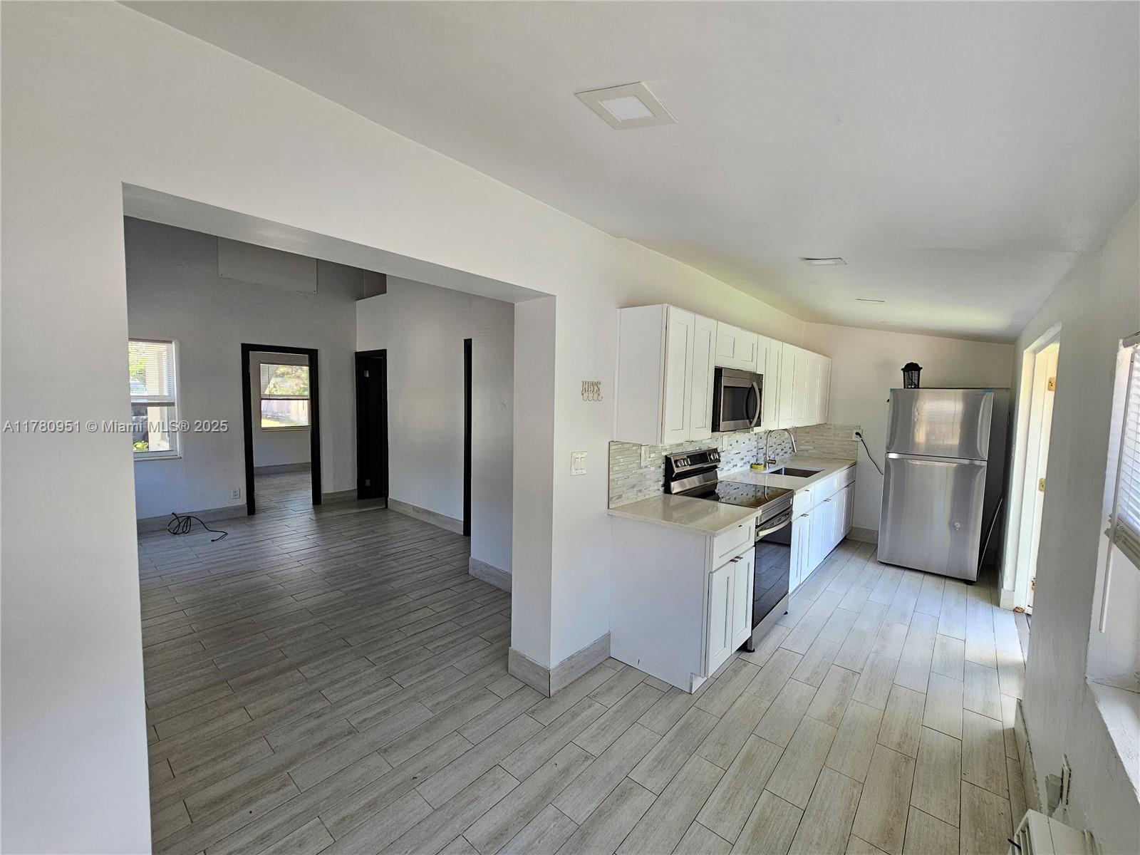 2325 Taylor St 9, Hollywood, Broward County, Florida - 2 Bedrooms  
1 Bathrooms - 