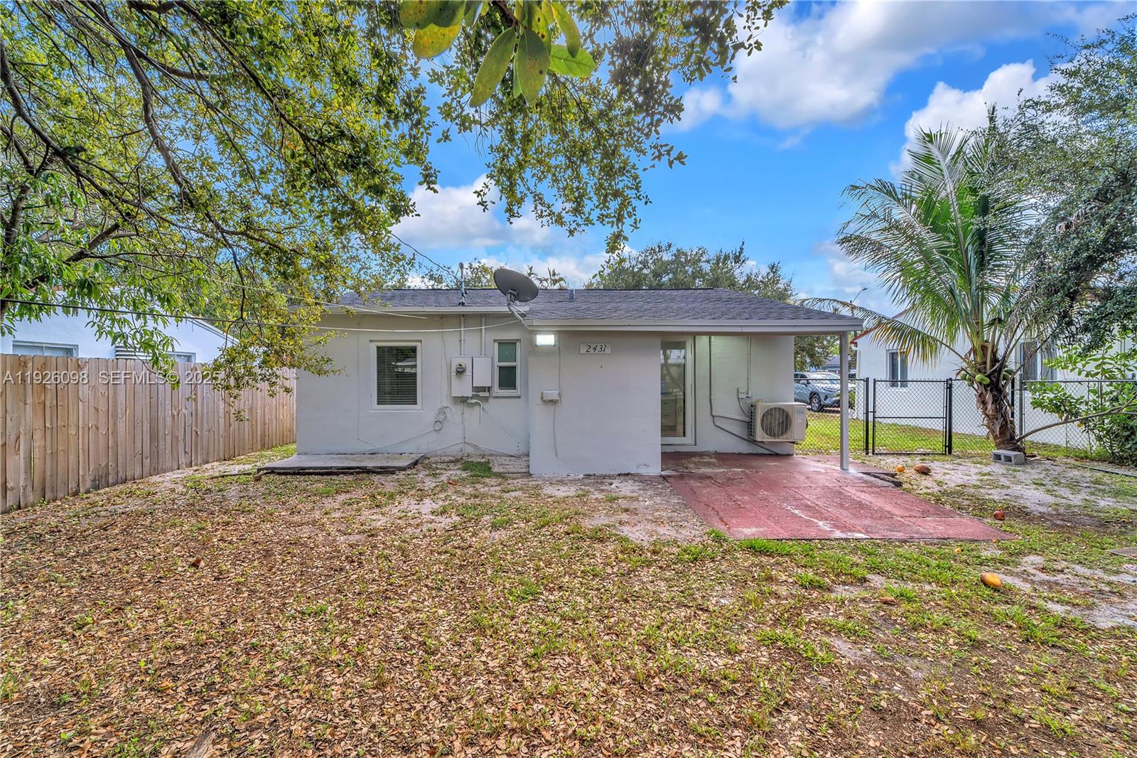 HOLLYWOOD PARK - Residential