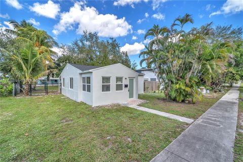 Photo of 2431 Coolidge St, Hollywood, FL 33020 (MLS # A11926098)
