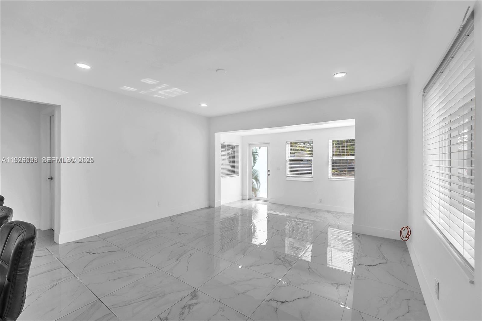 HOLLYWOOD PARK - Residential