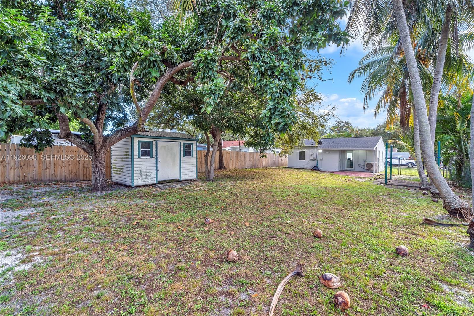 HOLLYWOOD PARK - Residential