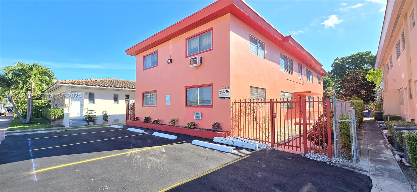 BISCAYNE BCH SUB - Residential Lease