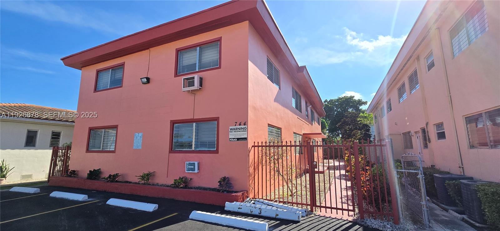 BISCAYNE BCH SUB - Residential Lease