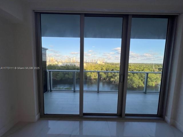 16385 Biscayne Blvd 820