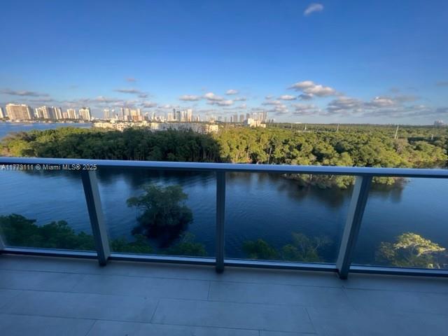 16385 Biscayne Blvd 820